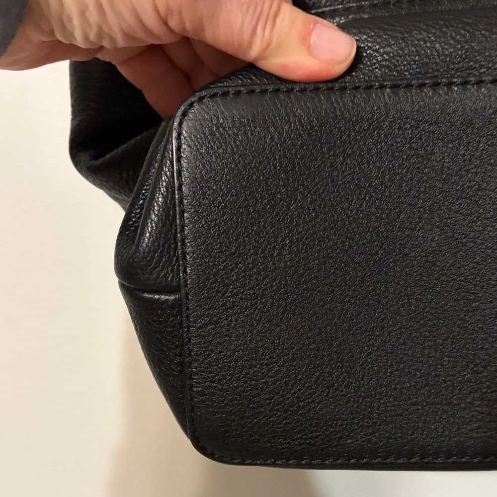 Michael Kors Black and Tan Leather handbag. Like new no tags. - Picture 6 of 14